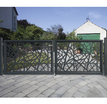 Gartentor aus Metall mit abstraktem Muster