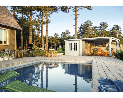 Außenbereich mit Pool, Grill, Gartenhaus, Holzlager und Sitzgelegenheiten