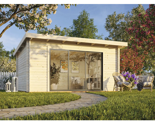 Holzgartenhaus mit Glasschiebetür in einem Garten