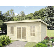 Holzgartenhaus mit Doppeltür und Fenstern im Garten