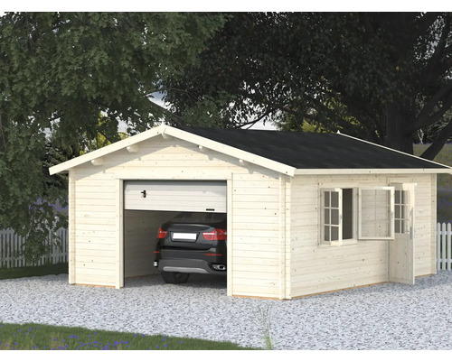 Holzgarage mit Rolltor, Fenster und Tür, im Hintergrund ein Auto