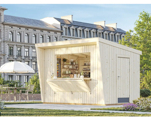 Holzgartenhaus mit Verkaufstheke, Tür und Fenstern in einer Gartenszene.