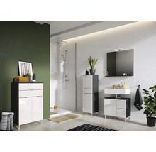 Badezimmer mit Dusche, Waschtisch, Spiegelschrank und Hochschrank in modernem Design