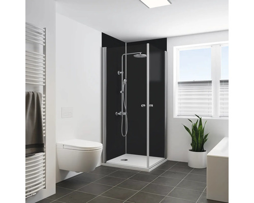 Badezimmer mit Duschkabine, Toilette, Heizkörper und Fenster