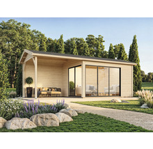 Holzgartenhaus mit Glasschiebetüren und überdachter Terrasse in Gartenumgebung