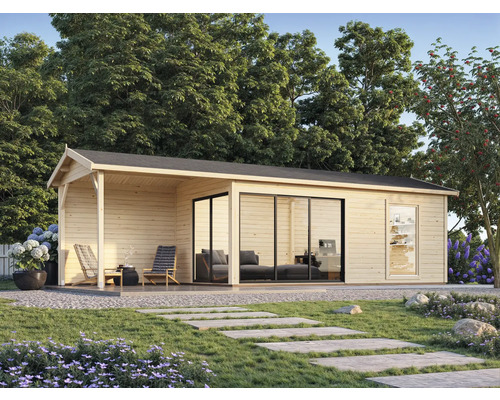 Modernes Gartenhaus mit überdachter Veranda und großen Fensterfronten in einer Gartenlandschaft.