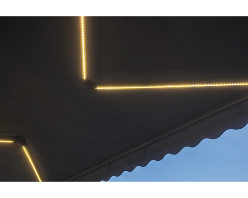 Nahaufnahme einer Markise mit LED-Beleuchtung.