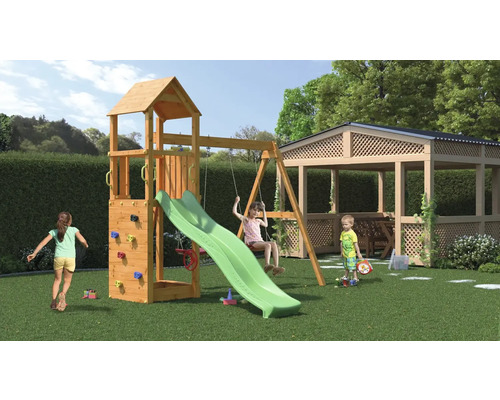 Kinderspielplatz mit Schaukel, Rutsche, Kletterwand und Spielhaus im Garten