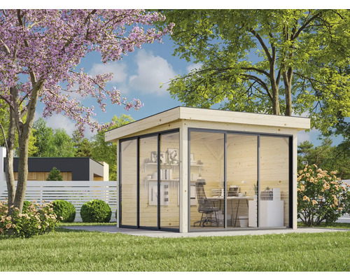 Modernes Gartenbüro mit Glasfront und Holzverkleidung im Garten.