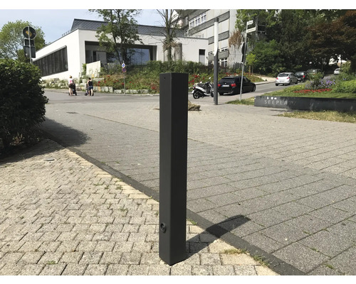 Rechteckiger Sperrpfosten zur Verkehrsregelung