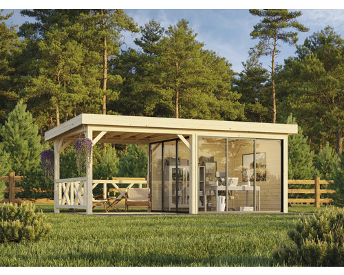 Holzgartenhaus mit Glasfront und überdachter Terrasse auf einer Rasenfläche