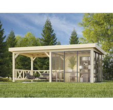 Holzgartenhaus mit Terrasse und Glasschiebetüren im Garten