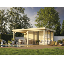 Holzgartenhaus mit Pool und Terrasse in einem Garten.