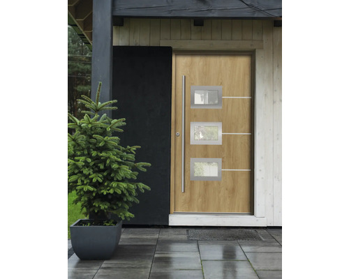 Moderne Haustür mit drei rechteckigen Glaseinsätzen und einem vertikalen Griff