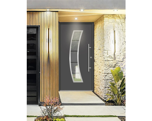 Graue Haustür mit Glaseinsatz und Edelstahlgriff in Hausfassade