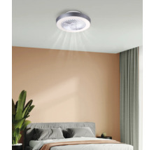 Deckenventilator mit integrierter Beleuchtung in einem Schlafzimmer