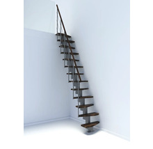 Raumansicht einer Treppe mit Holzstufen und Metallgeländer