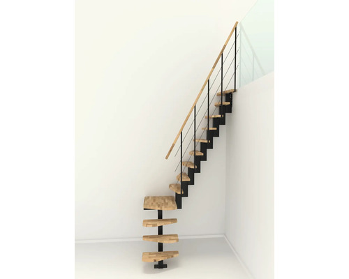 Freitragende Treppe aus Holz und Stahl vor einer weißen Wand