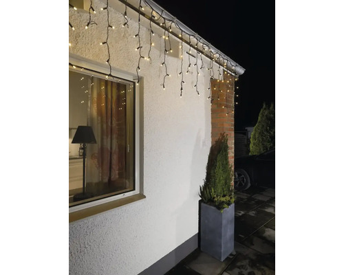Hausfassade mit LED-Lichterkette für den Außenbereich