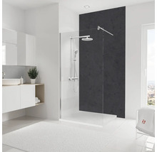 Helles Badezimmer mit Duschabtrennung, Waschtisch und weißem Teppich