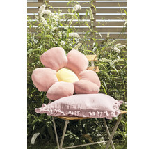 Gartenstuhl mit Blumendekokissen und Zierkissen