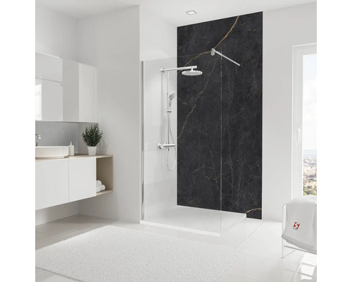 Badezimmer mit Duschkabine, Waschbecken und schwarzen Marmorfliesen