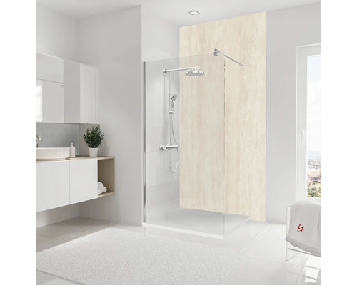 Modernes Badezimmer mit Dusche, Waschbecken und Badteppich