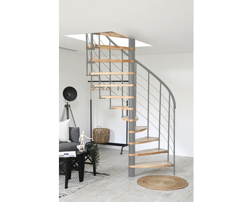 Raumansicht mit einer Wendeltreppe aus Metall und Holz.