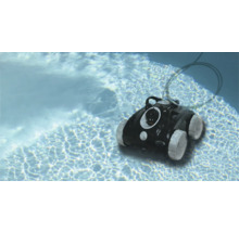 Automatischer Poolreiniger im Wasser