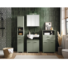 Badezimmer mit Waschbecken, Spiegelschrank und Stauraummöbeln in hellem Farbton