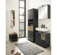 Modernes Badezimmer mit Waschbecken, Spiegelschrank, Hochschrank und Sitzbank