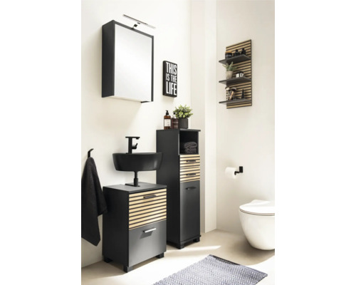 Modernes Badezimmer mit Waschtisch, Spiegelschrank und Hochschrank in Holz- und Steindekor