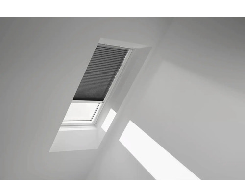 Dachfenster mit Faltstore zur Verdunkelung