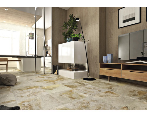 Heller Wohnraum mit Bodenfliesen in Natursteinoptik, weißen Möbeln und moderner Einrichtung.