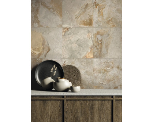 Wandfliesen mit Natursteinoptik in einer Küchenszene