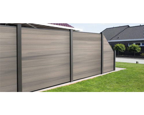 Gartenzaun aus WPC mit Metallpfosten