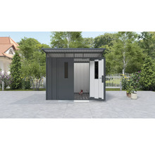 Metall Gerätehaus mit geöffneter Tür im Garten