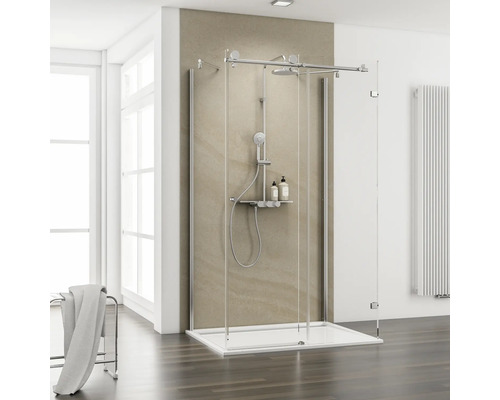 Begehbare Dusche mit Duschsystem im Badezimmer.