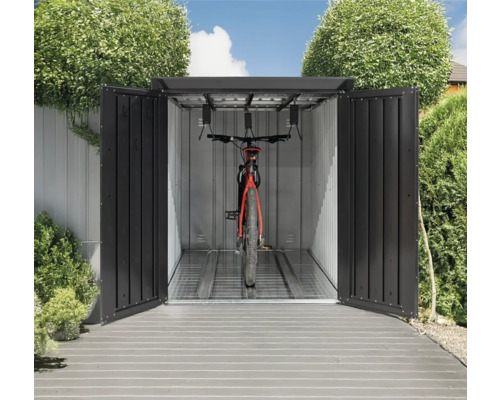 Fahrradgarage mit geöffneten Türen und Fahrrad