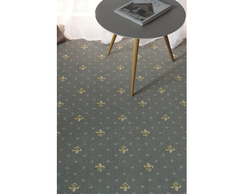 Teppichboden mit Lilienmuster und Beistelltisch