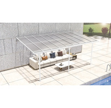 Terrasse mit Sitzgruppe unter einer Überdachung