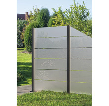 Gartenzaun aus Milchglas mit Metalleinfassung zur Grundstücksabgrenzung