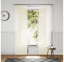 Wohnraum mit Schiebegardine, Uhr, Teppich und Beistelltisch