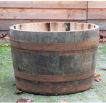 Blumenkübel aus Holz mit Metallreifen