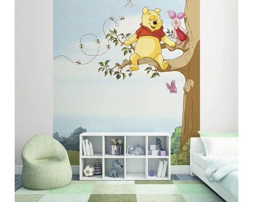 Kinderzimmer mit Winnie Puuh Wandbild, Regal und Sitzsack
