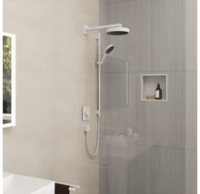 Duschbereich mit Duschkopf und Handbrause in einem modernen Badezimmer