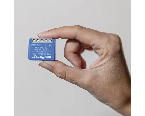 Shelly 1 Mini Gen4 Smart Home Relais in Hand gehalten