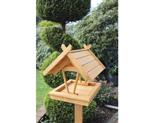 Vogelhaus aus Holz im Garten