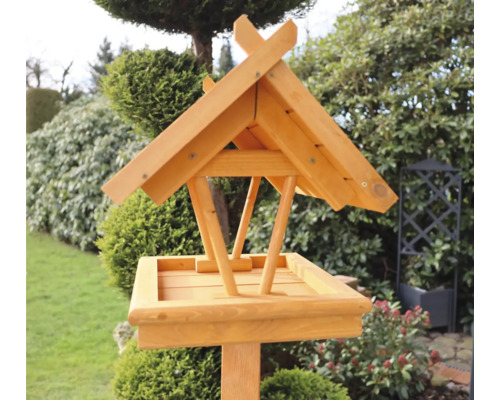 Vogelhaus aus Holz im Garten