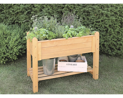 Hochbeet aus Holz mit Kräutern und Ablagefläche